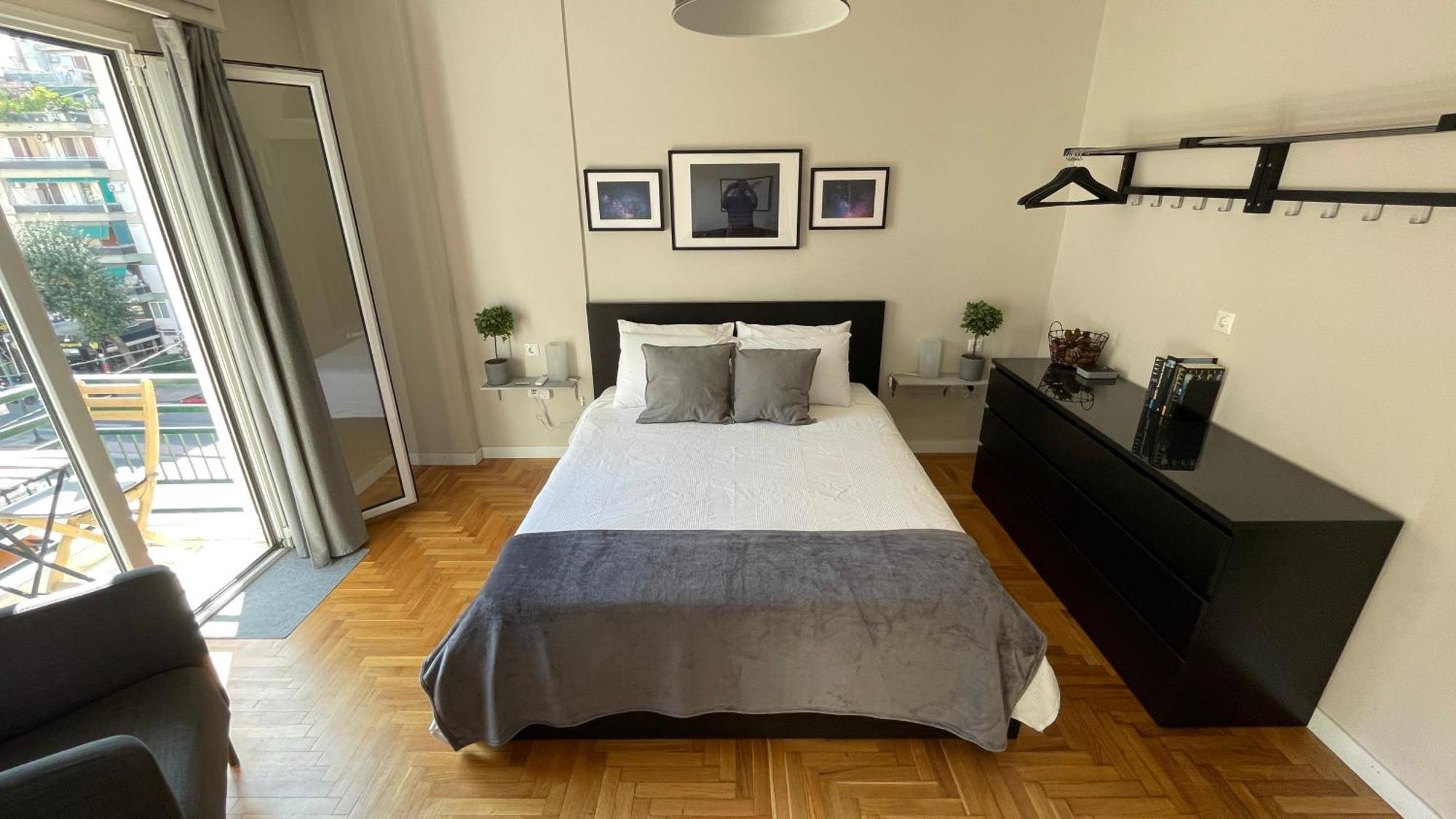 4 Newly Renovated Charming Apartments Steps From Panormou Metro Station Афины Номер фото