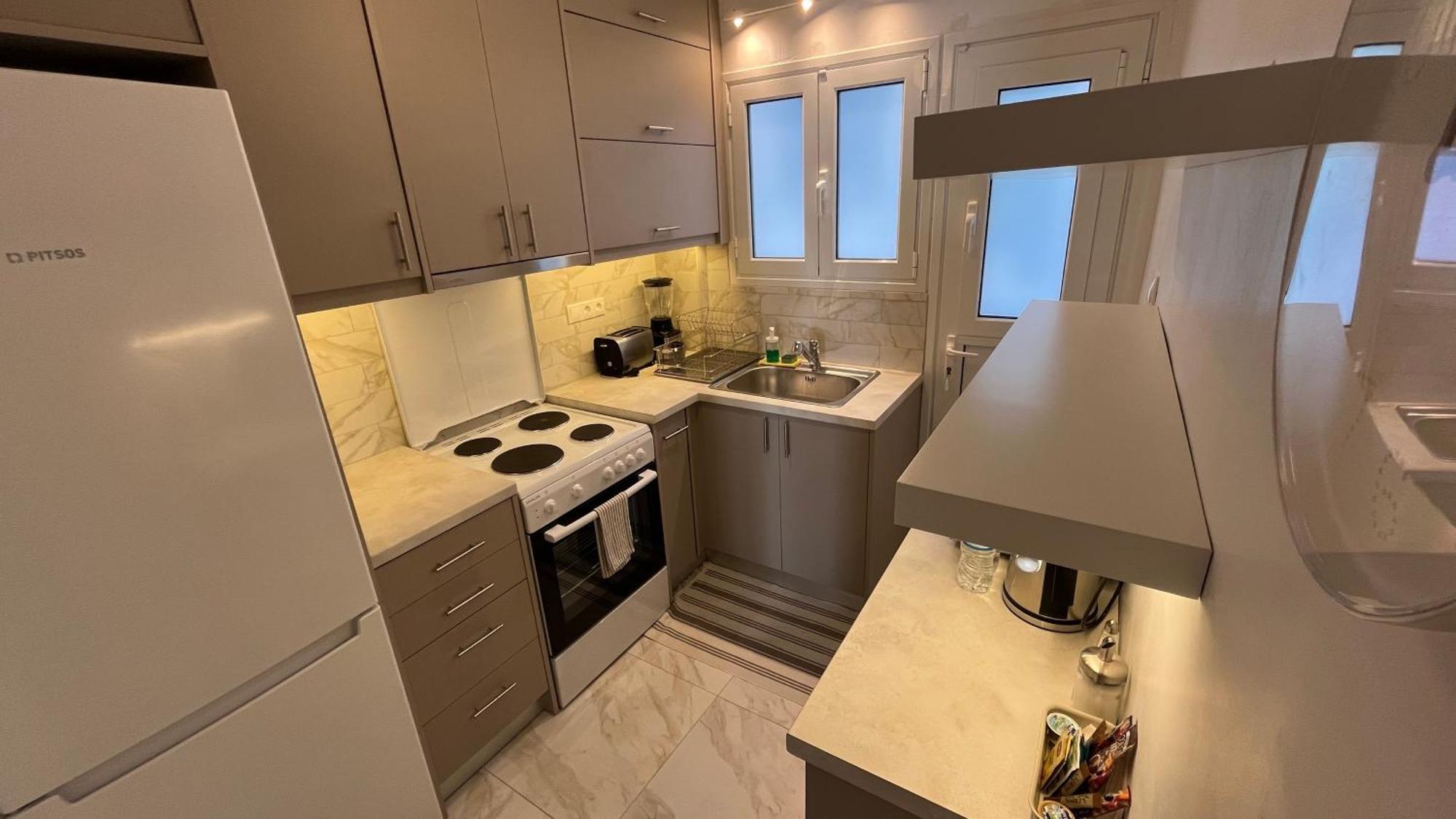 4 Newly Renovated Charming Apartments Steps From Panormou Metro Station Афины Номер фото