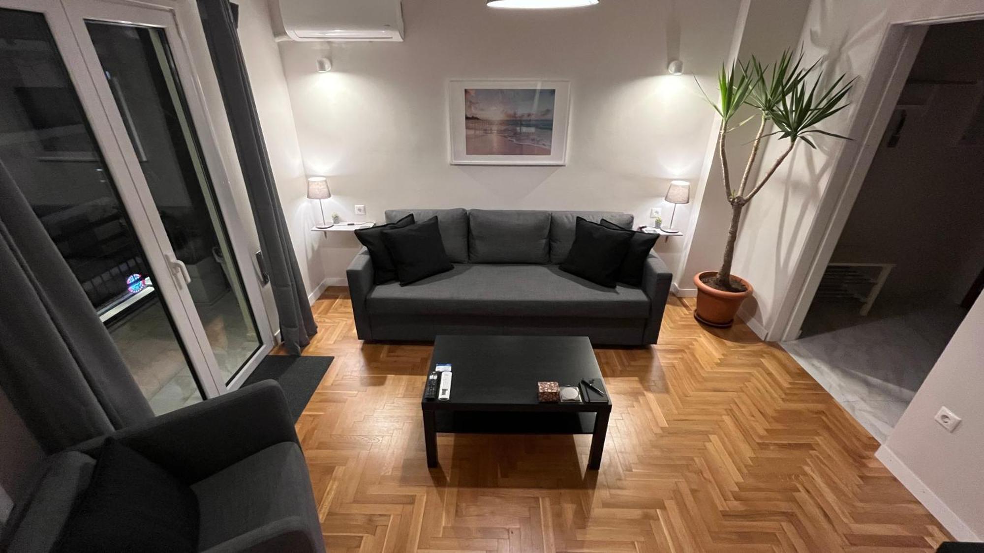 4 Newly Renovated Charming Apartments Steps From Panormou Metro Station Афины Номер фото