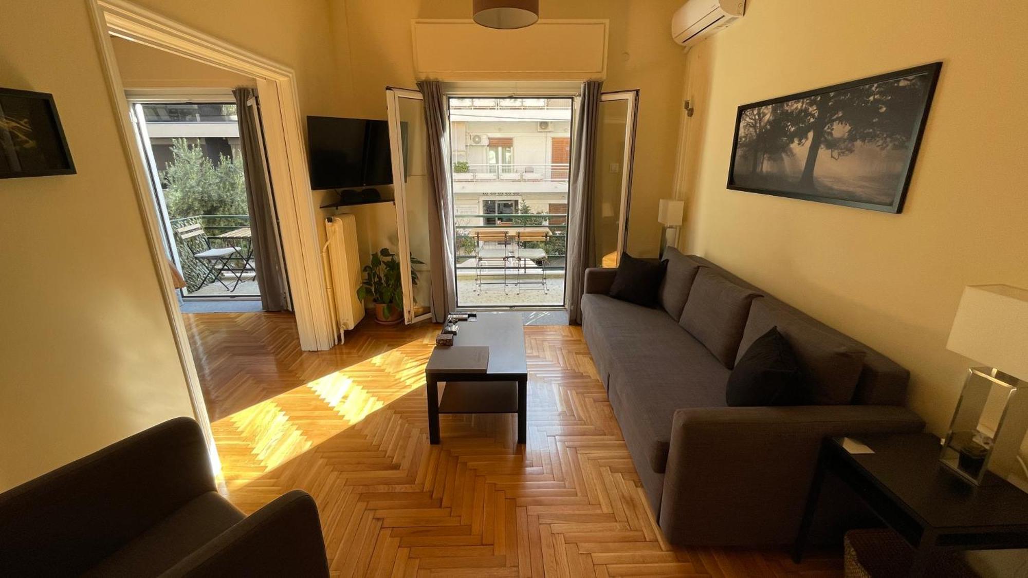4 Newly Renovated Charming Apartments Steps From Panormou Metro Station Афины Номер фото