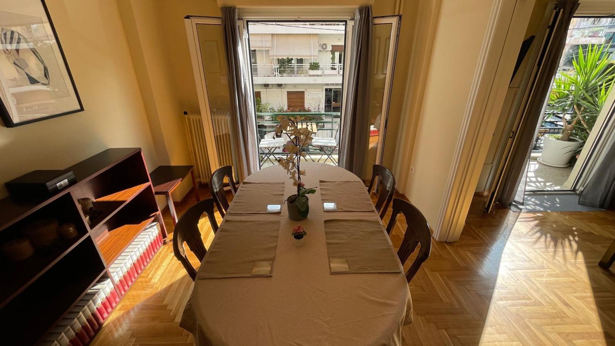 4 Newly Renovated Charming Apartments Steps From Panormou Metro Station Афины Номер фото