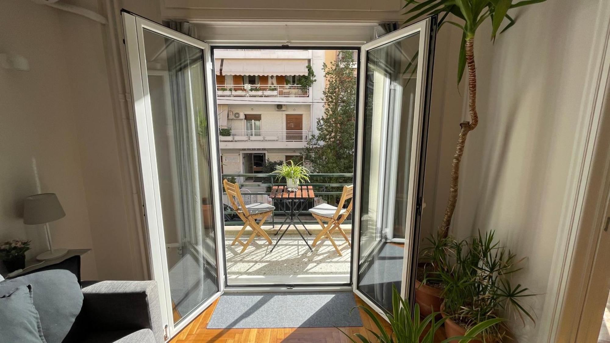 4 Newly Renovated Charming Apartments Steps From Panormou Metro Station Афины Номер фото
