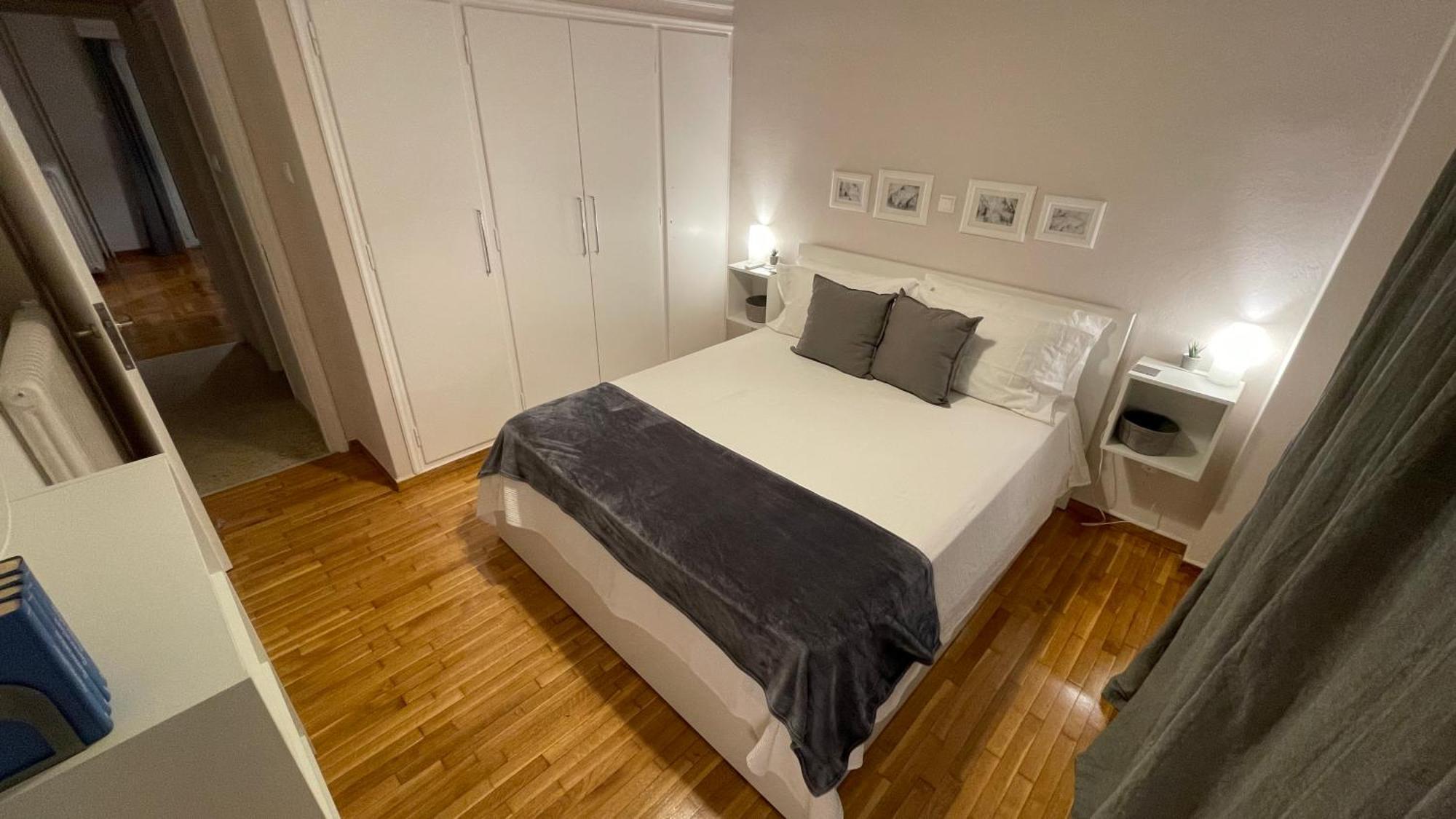4 Newly Renovated Charming Apartments Steps From Panormou Metro Station Афины Номер фото