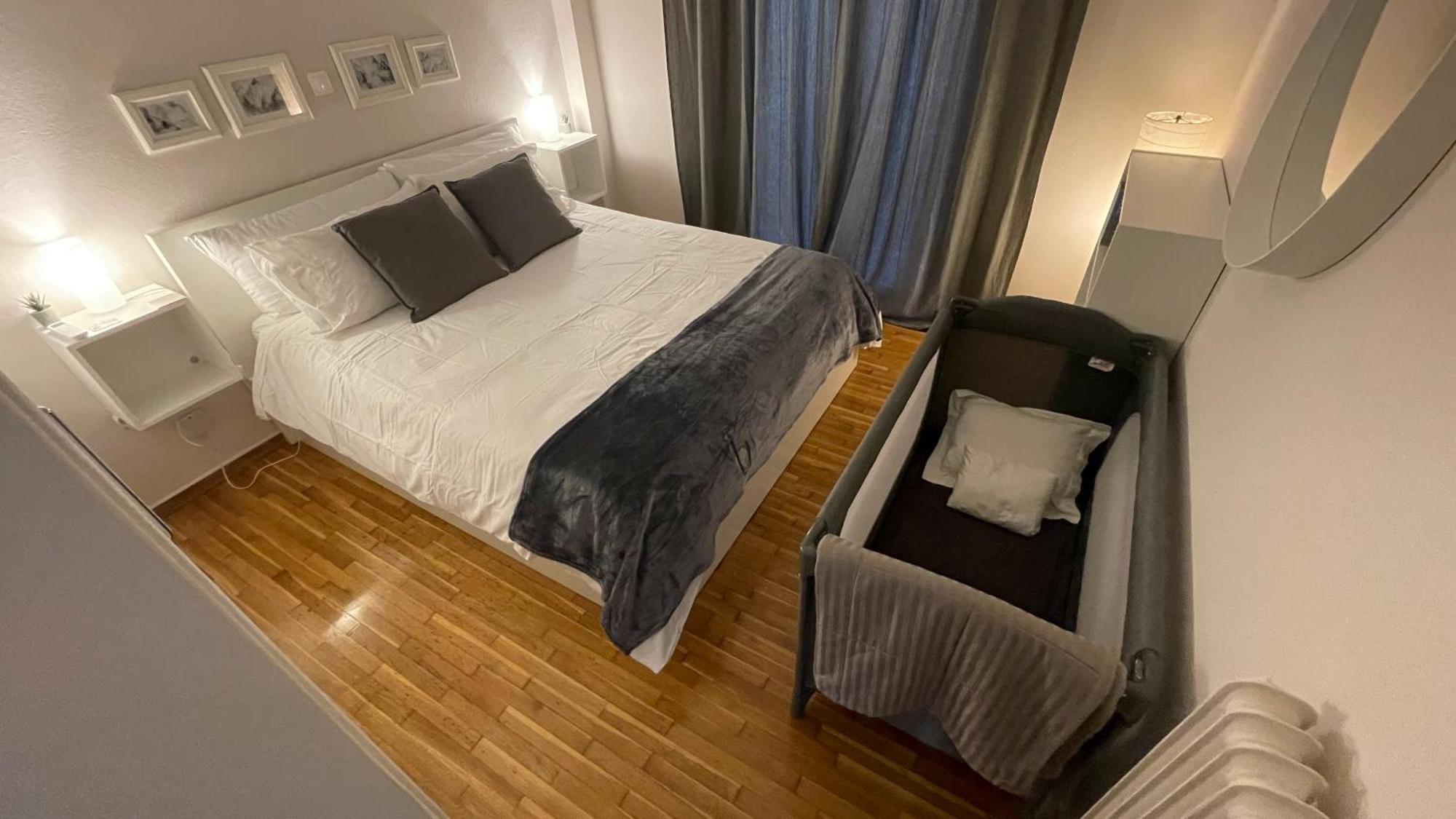 4 Newly Renovated Charming Apartments Steps From Panormou Metro Station Афины Номер фото
