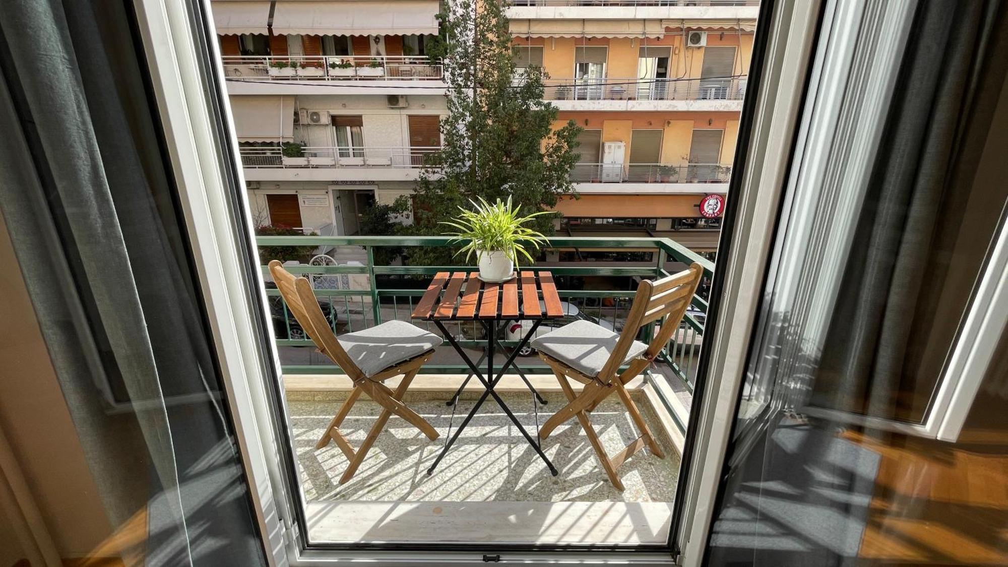 4 Newly Renovated Charming Apartments Steps From Panormou Metro Station Афины Номер фото