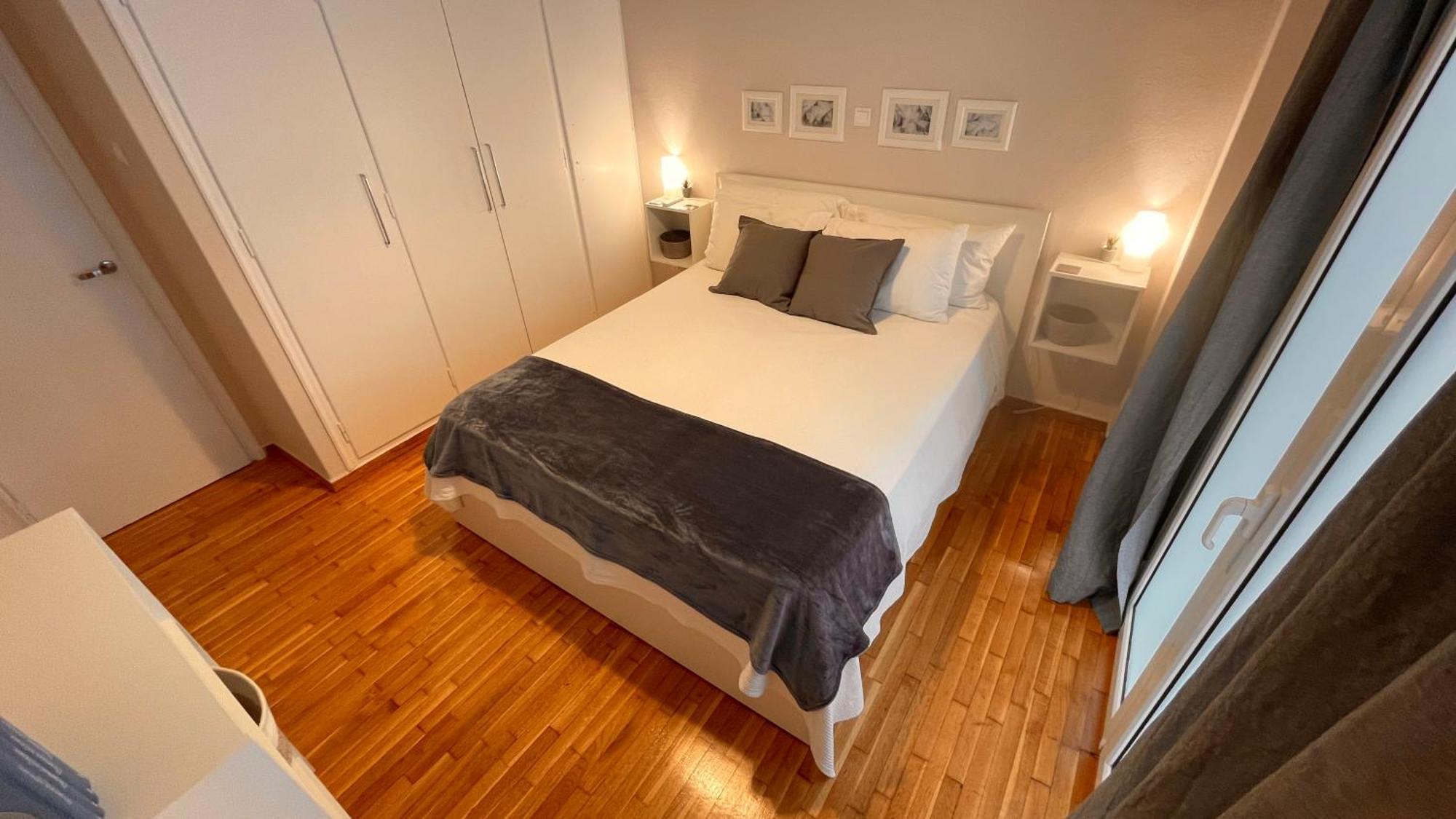 4 Newly Renovated Charming Apartments Steps From Panormou Metro Station Афины Номер фото