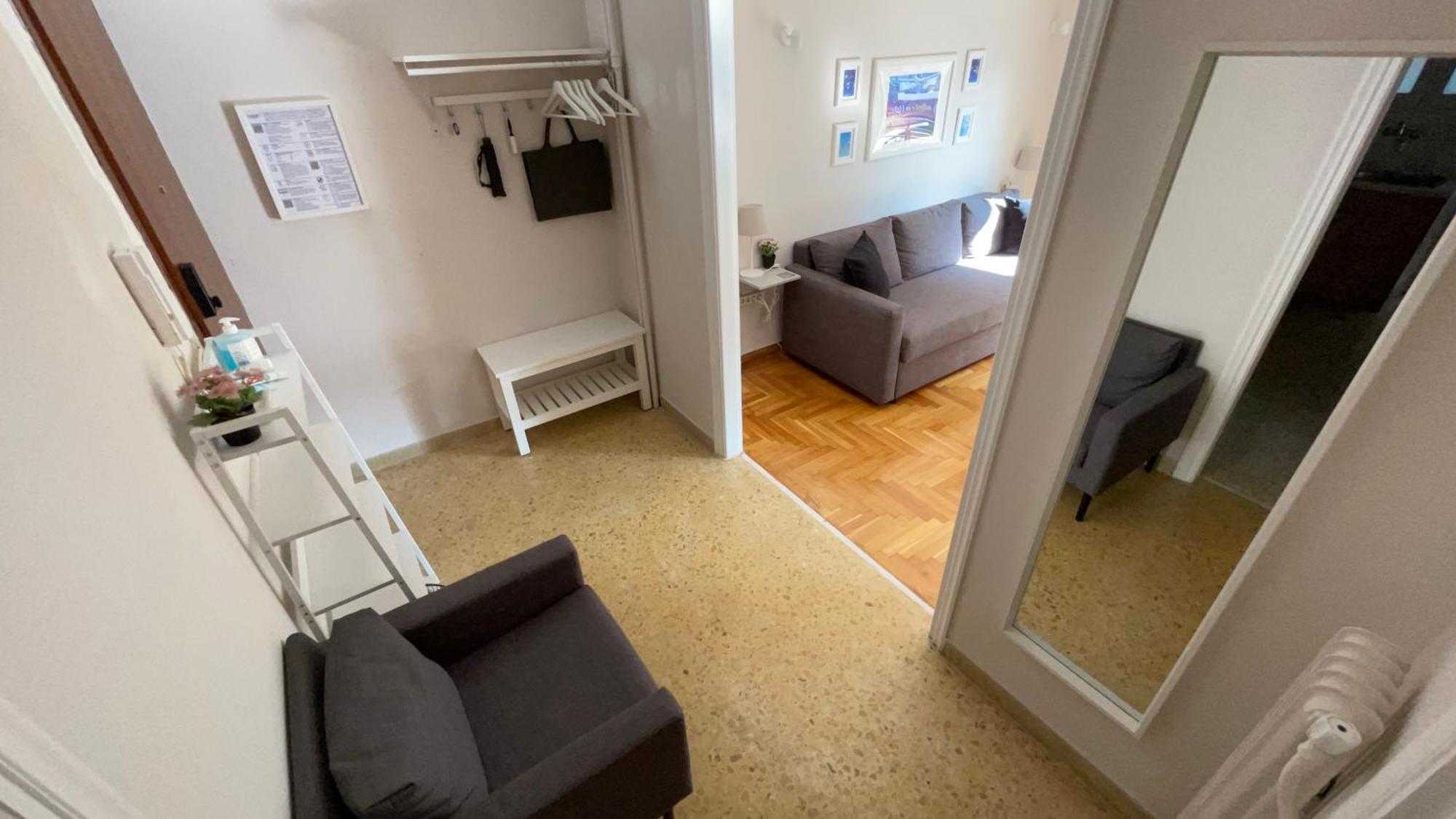 4 Newly Renovated Charming Apartments Steps From Panormou Metro Station Афины Номер фото